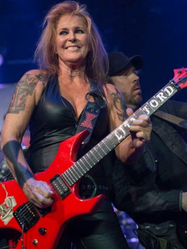 9 STUNNING FEMALE ROCK GUITARISTS YOU MUST LISTEN