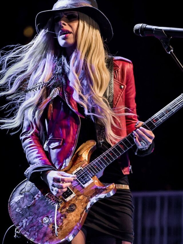 11 GREATEST WOMEN GUITARISTS YOU MUST LISTEN