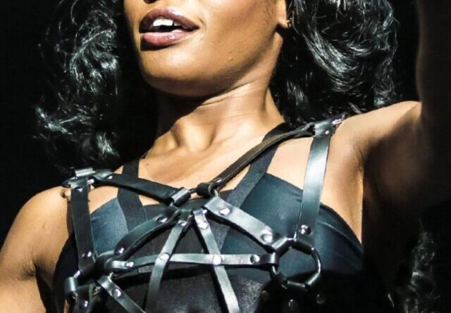 cropped-Azealia-Banks-13.jpg