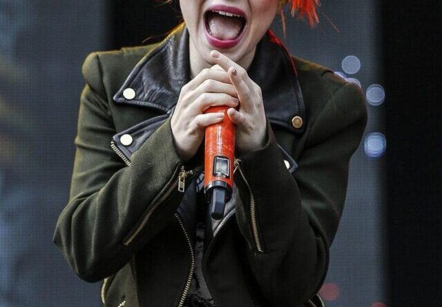 cropped-Hayley-Williams-4.jpg