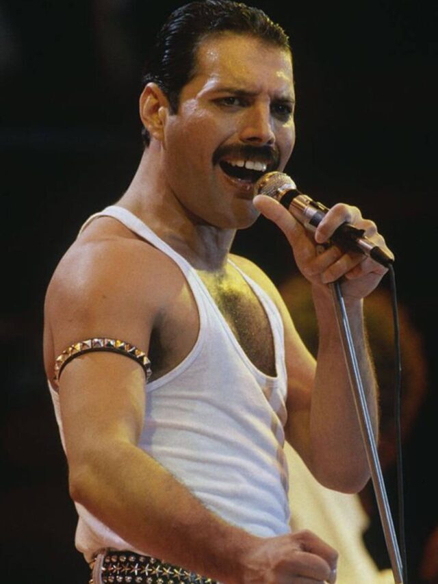 Freddie Mercury’s Renowned Teeth And The Secrets It Hide