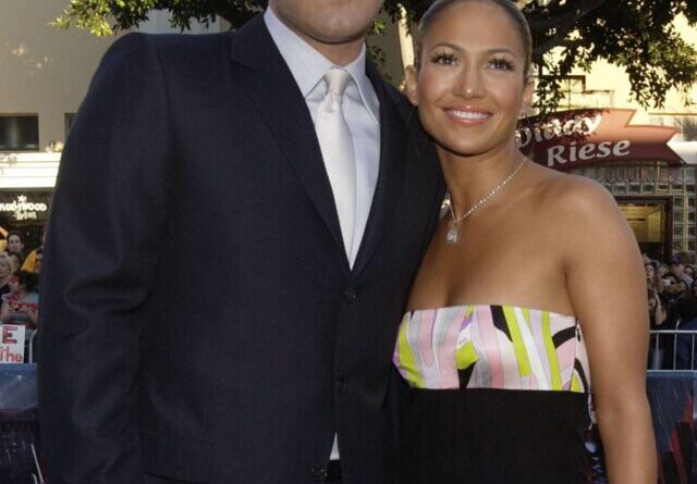 Jennifer Lopez and Ben Affleck 8